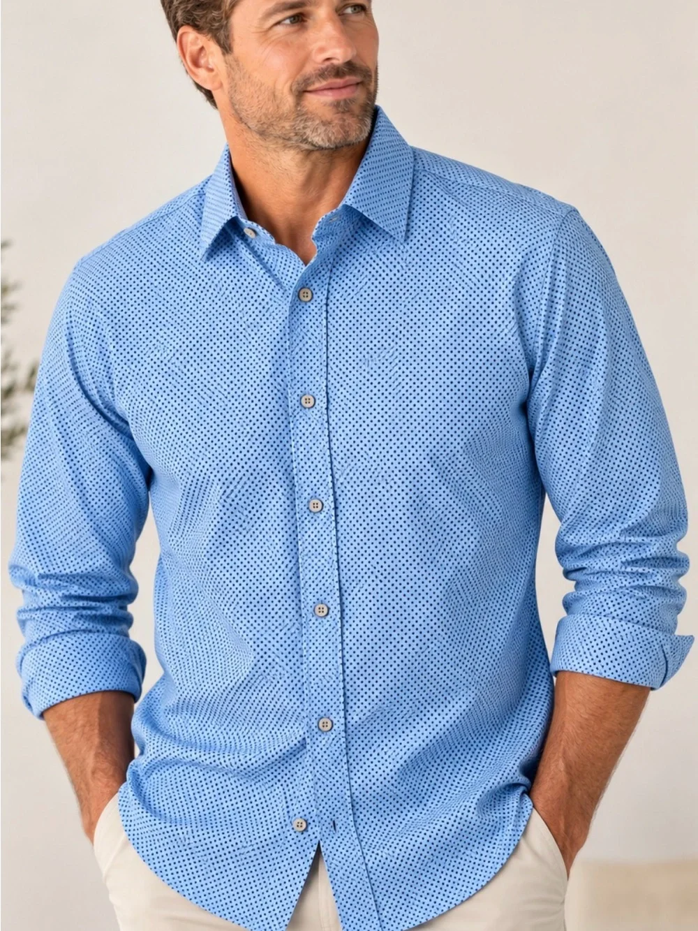 Banana Republic Men’s Light Blue Micro Dot Button-Down Dress Shirt. (0028)